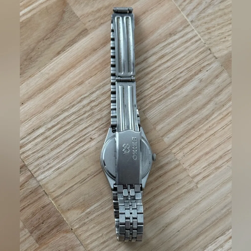 Seiko SQ Vintage Ladies Watch Light Silver Dial Stainless Bracelet Date Window - Image 11