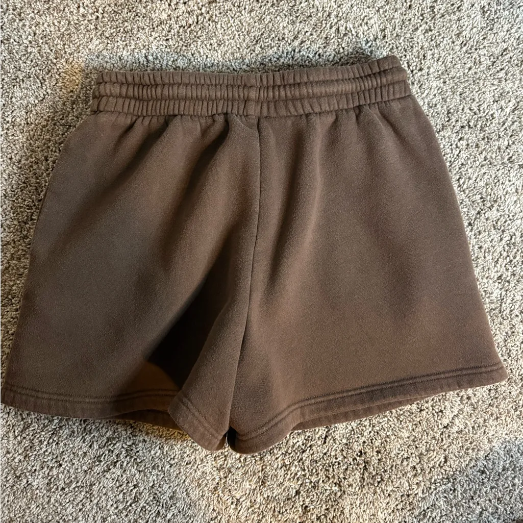 white fox sweat shorts medium - Image 2