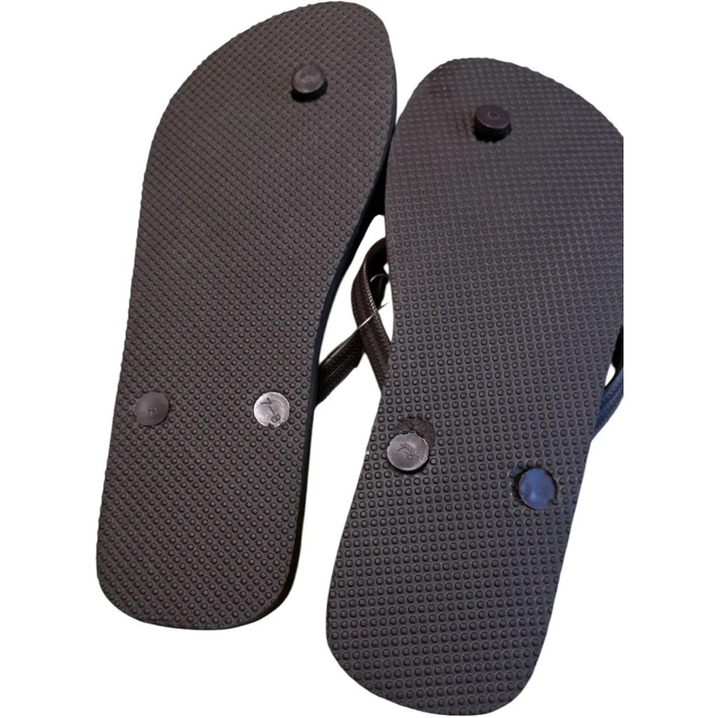 Old Navy Black Flip Flops Sz 8 - Image 4