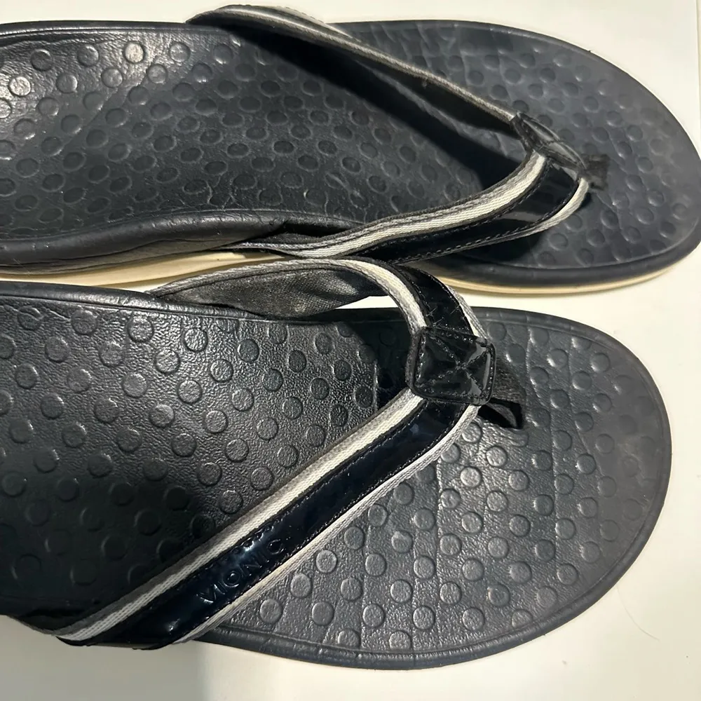 VIONIC WAVE BLACK THONG‎ SANDALS, WOMEN SIZE 10 great condition comfortable - Image 4