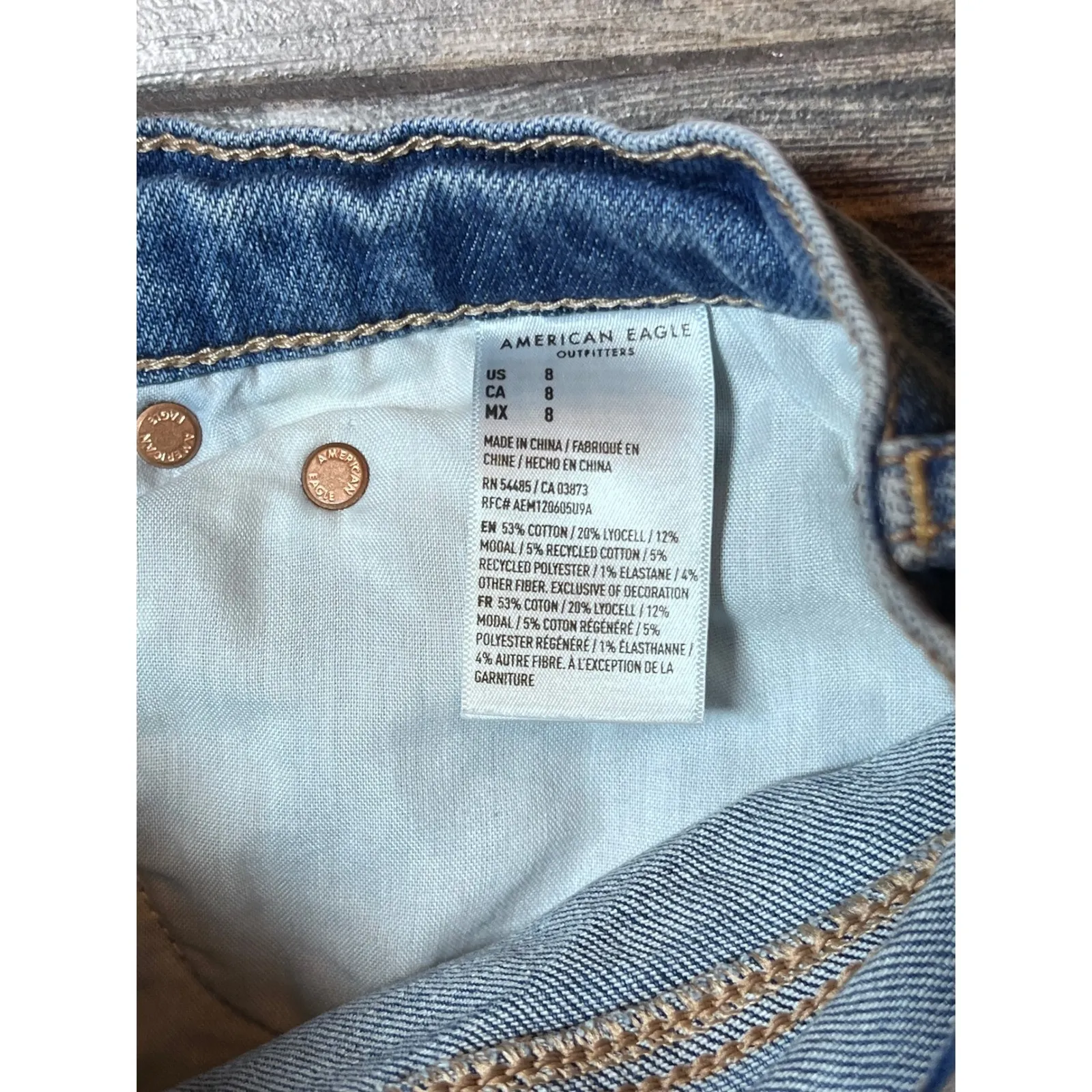 American Eagle 90s Highest Rise Boyfriend Denim Shorts Size 8 Frayed Hem Beach Blue - Image 5