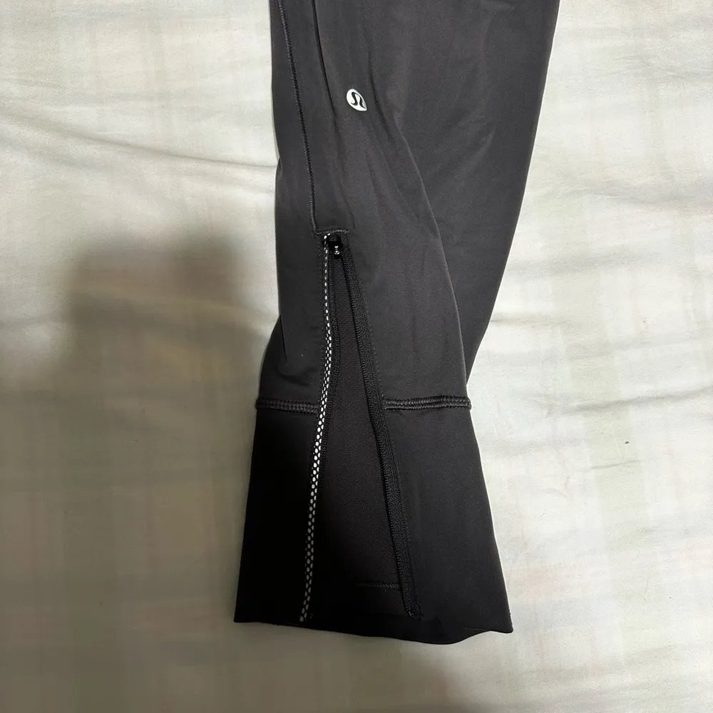 Lululemon Grey Mesh Zip Joggers size 6 - Image 5