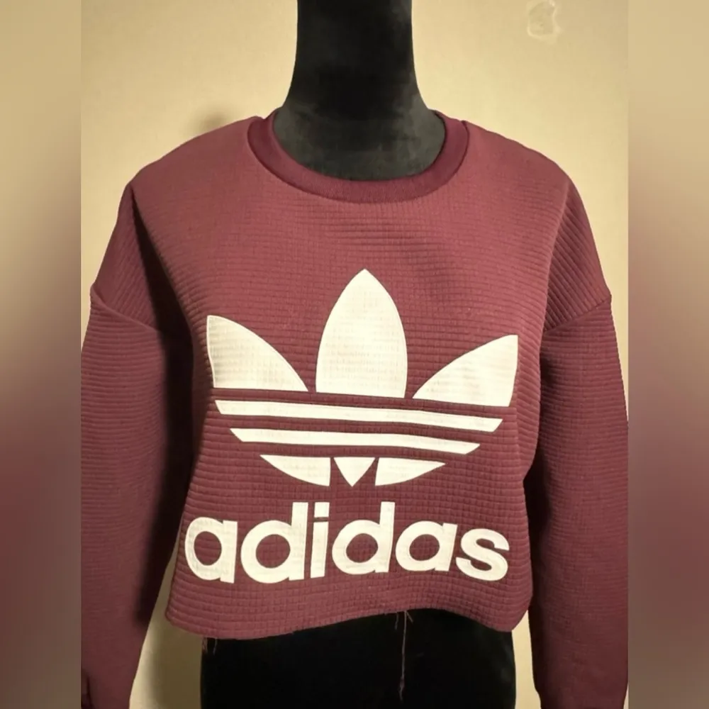 EUC Adidas Burgundy and White Long Sleeve Graphic Cropped Sweater size small - Image 2
