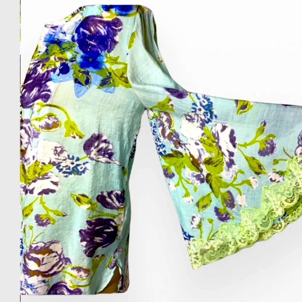 ARATTA 3/4 Bell Sleeves V - Image 4