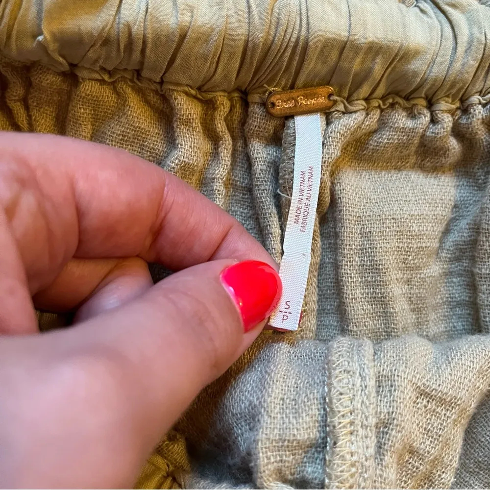 Free People gauzy pull on pants in beige size small - Image 3