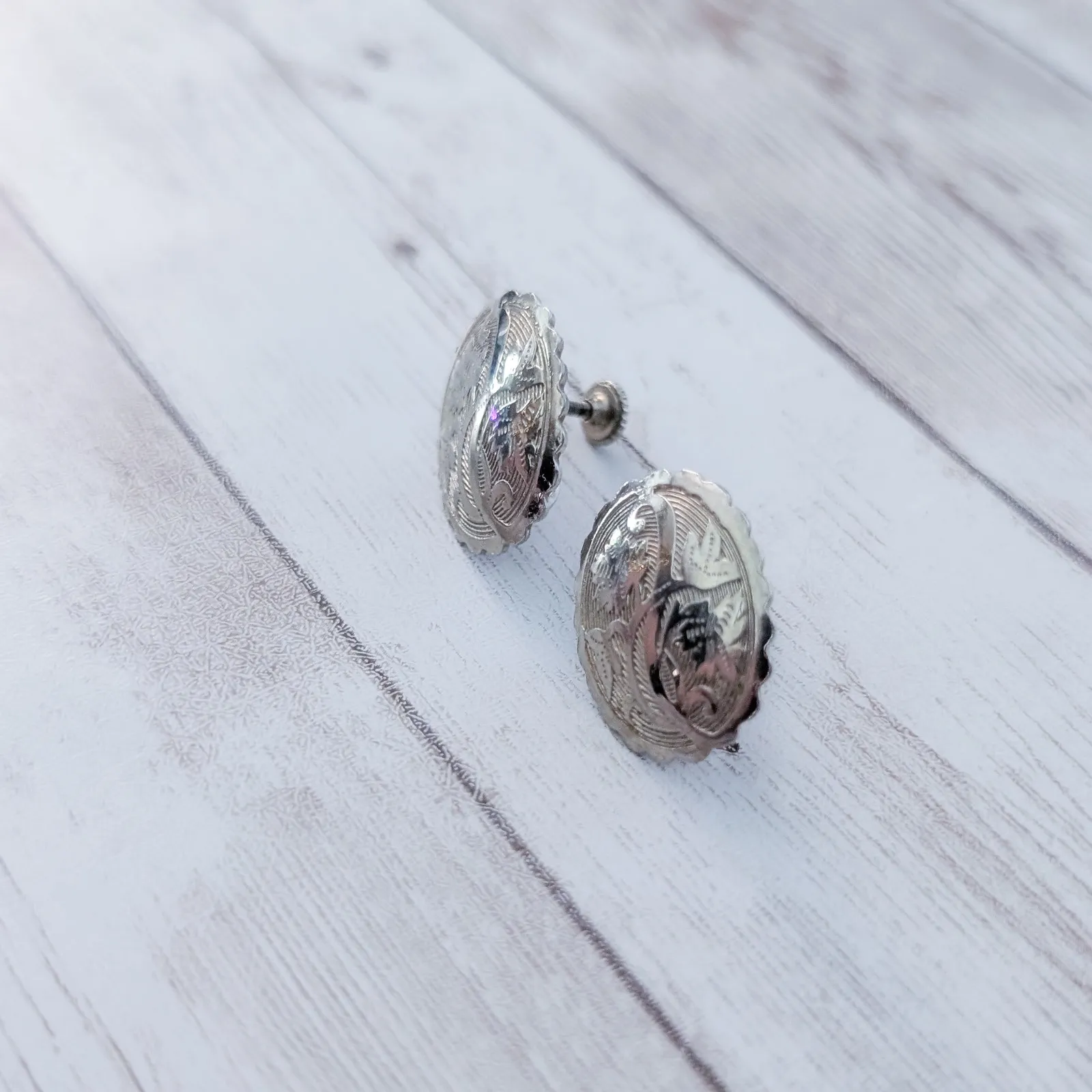 Vintage Screw Back Earrings Oval Shape with Design Silver - Image 3