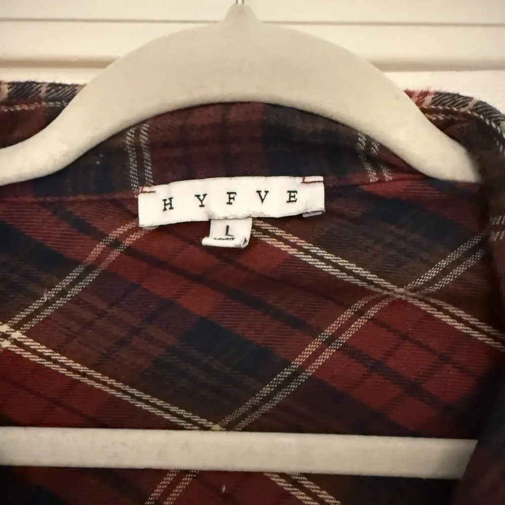 HYFVE Women’s Red Cropped Flannel Size L - Image 2