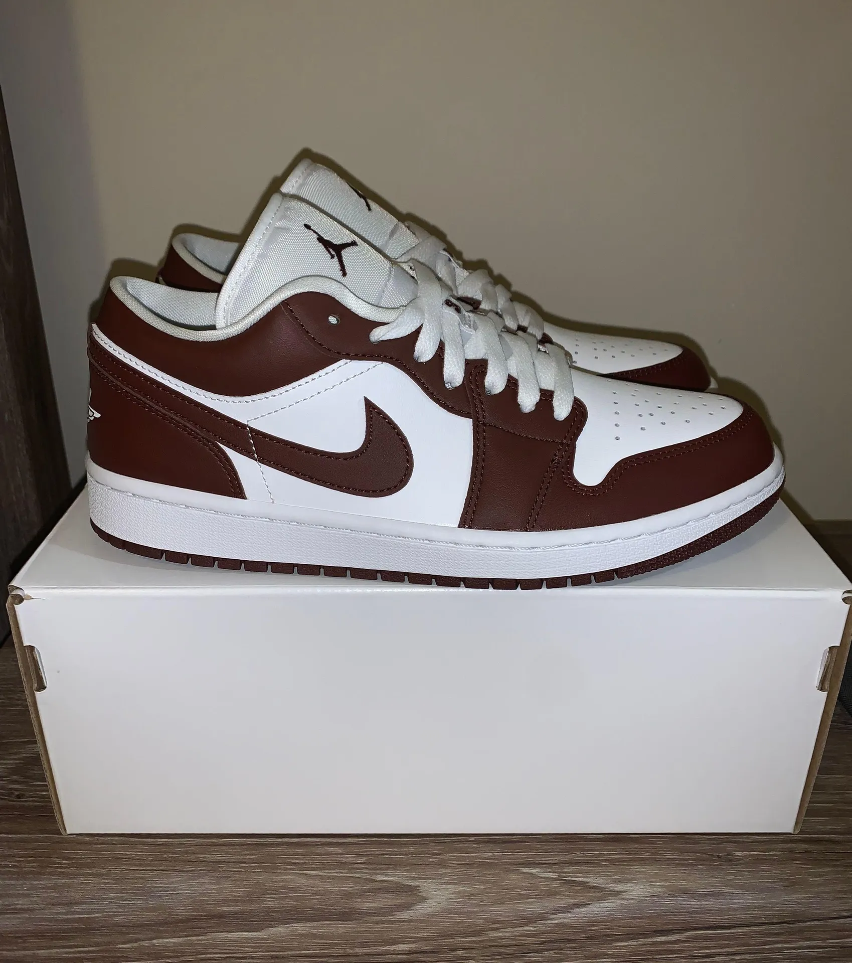 Jordan 1 Low Team Red W - Image 2