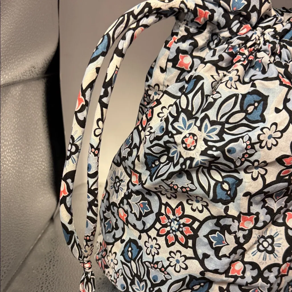 Vera Bradley  Blue and Pink Patterned Travel Bag - Image 7