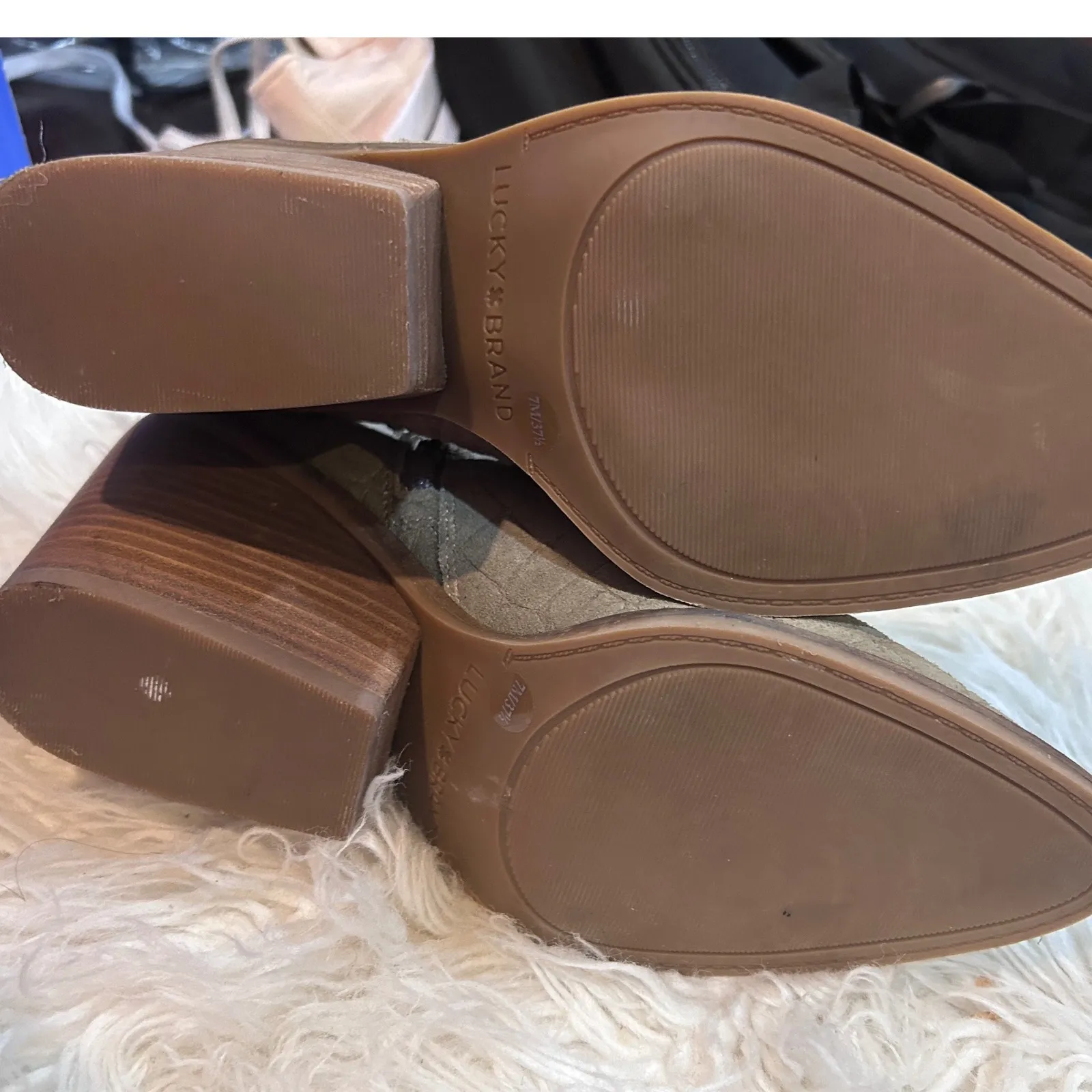 NEW Lucky Brand Women Gray/Green Croc Wedge Ankle Booties Pointed Toe Zip 7M - Image 5