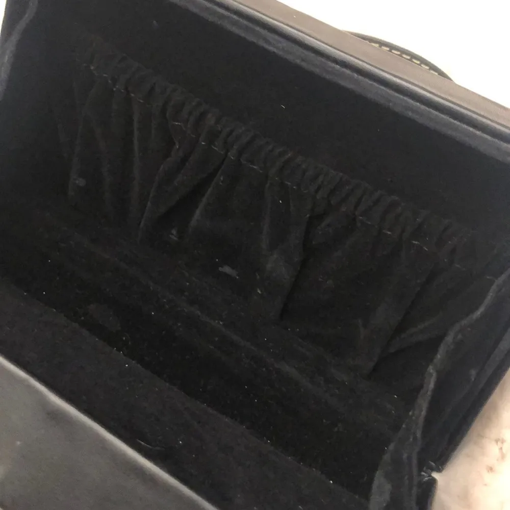 🦋4/$25 Little black purse - Image 6