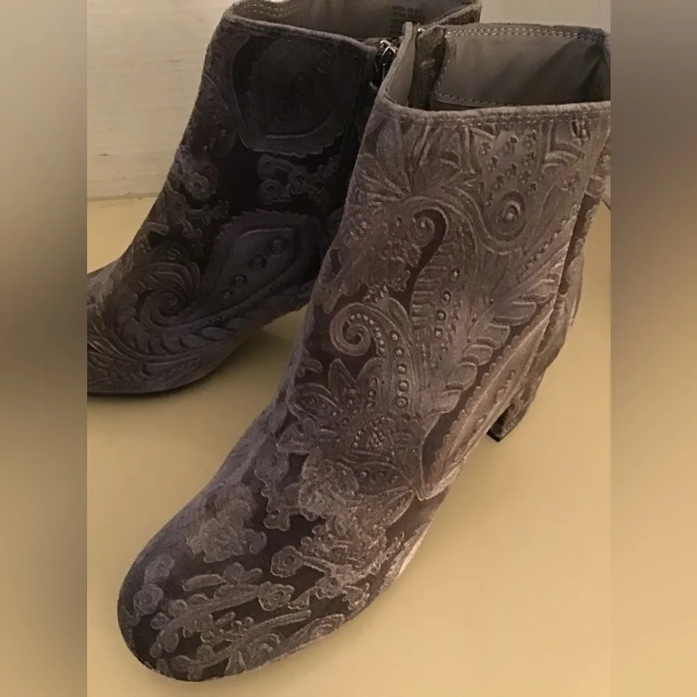 Zigi Soho women gray paisley velvet heel boots US 9.5 - Image 4