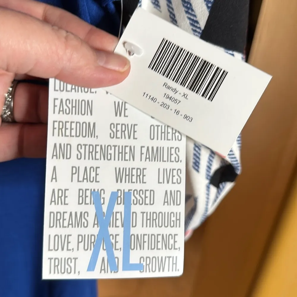 NWT Lularoe Randy Blue w/ White Blue Black Red Plaid Sleeve Size XL - Image 4