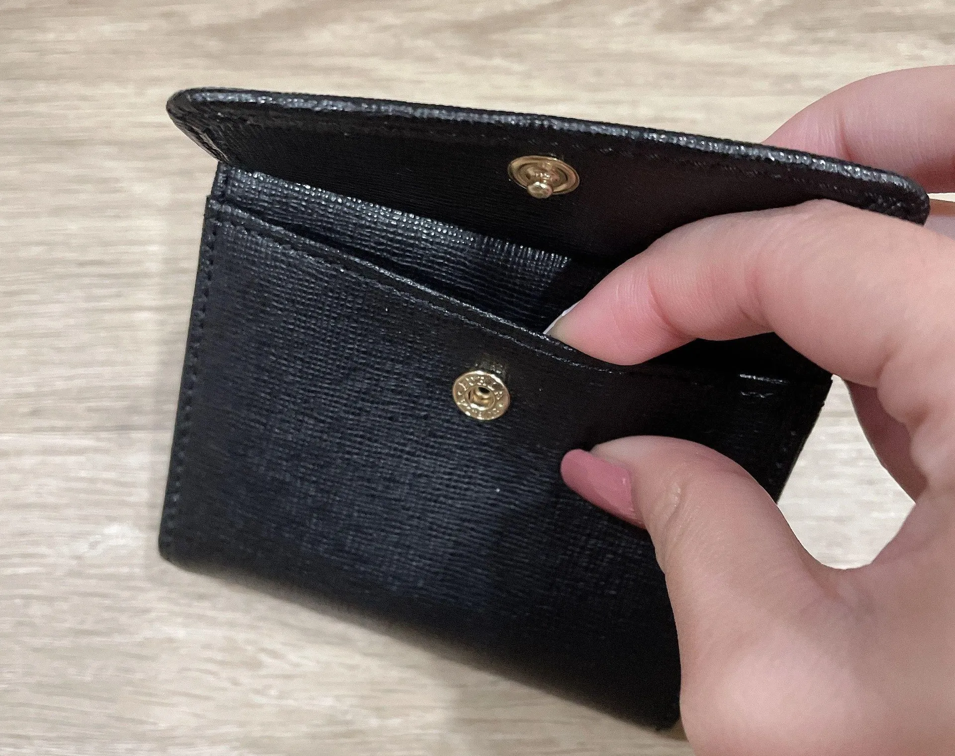 onxy black bifold wallet with box - Image 4