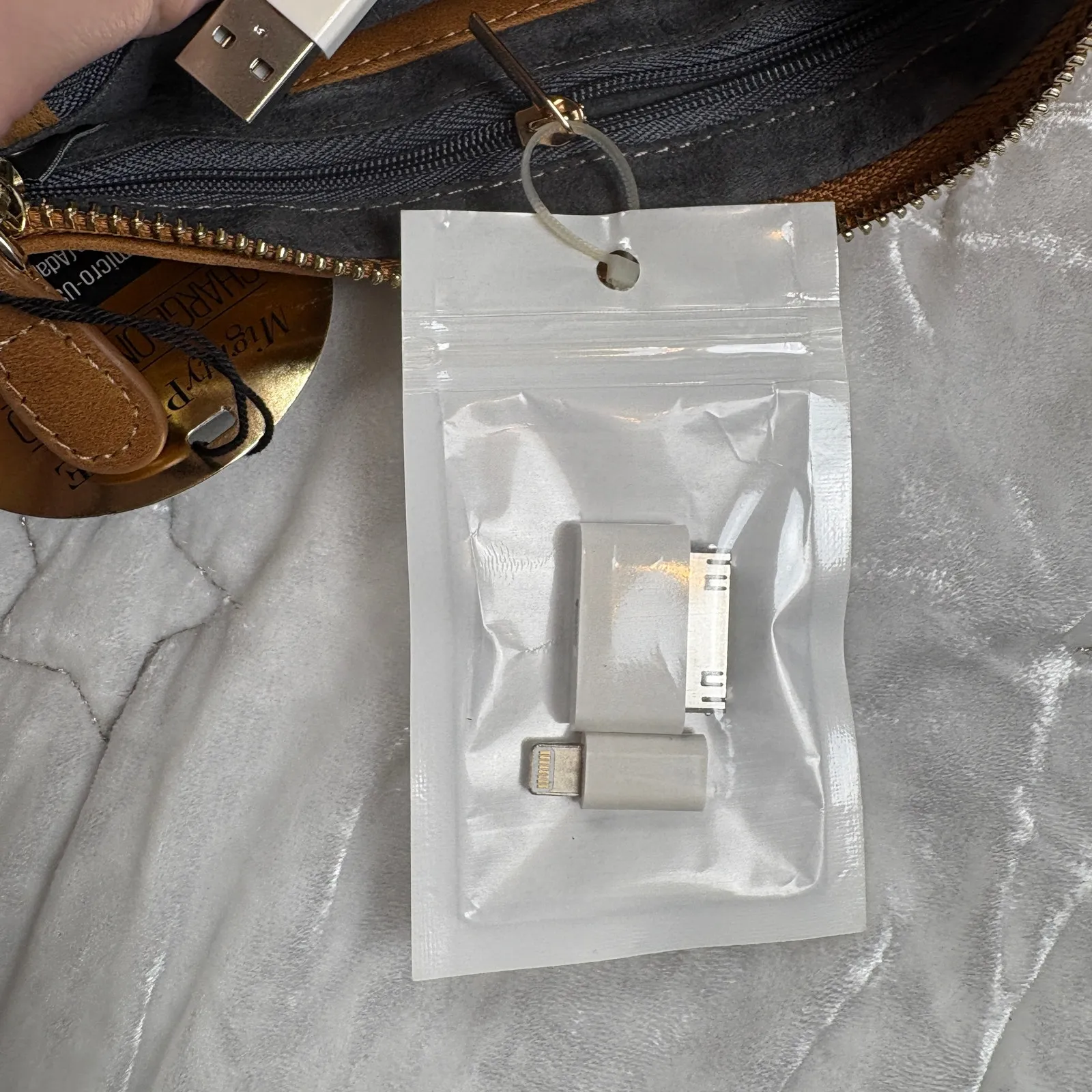 NWT Handbag Butler Mighty Purse Brown Leather Zip Phone Charging Wristlet - Image 7