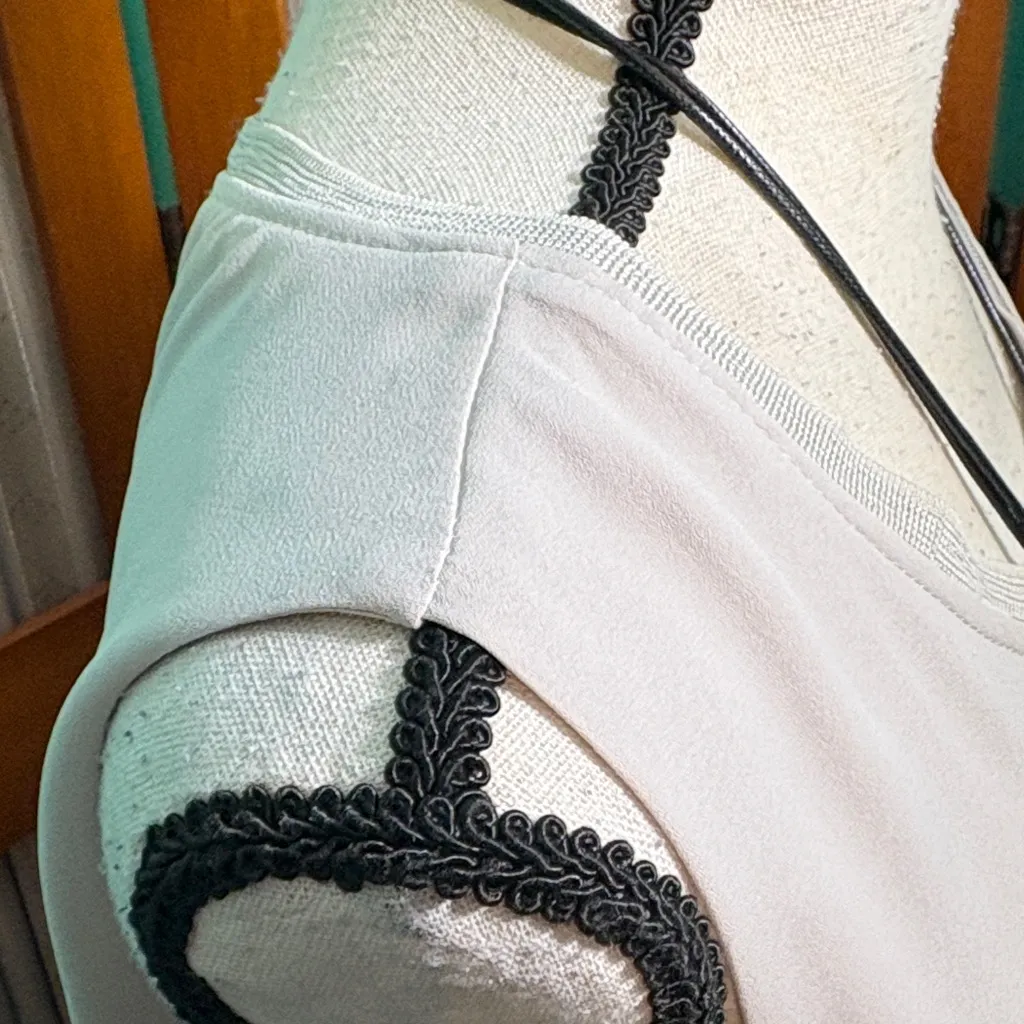 Rose & Olive light Grey Sleeveless Blouse - Image 5