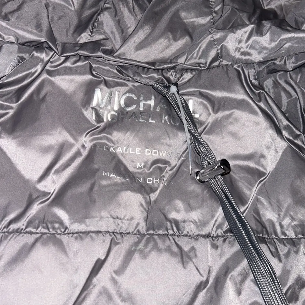 Quilted Puffer Jacket (Packable) Color: Silver Size M NWT - Image 5