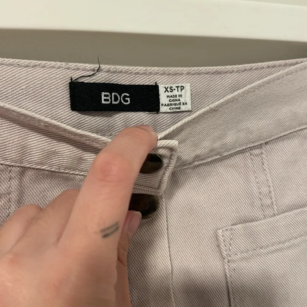 BDG Urban Outfitters Lavender Purple Button-Up Denim Mini Skirt Feminine Size XS - Image 2