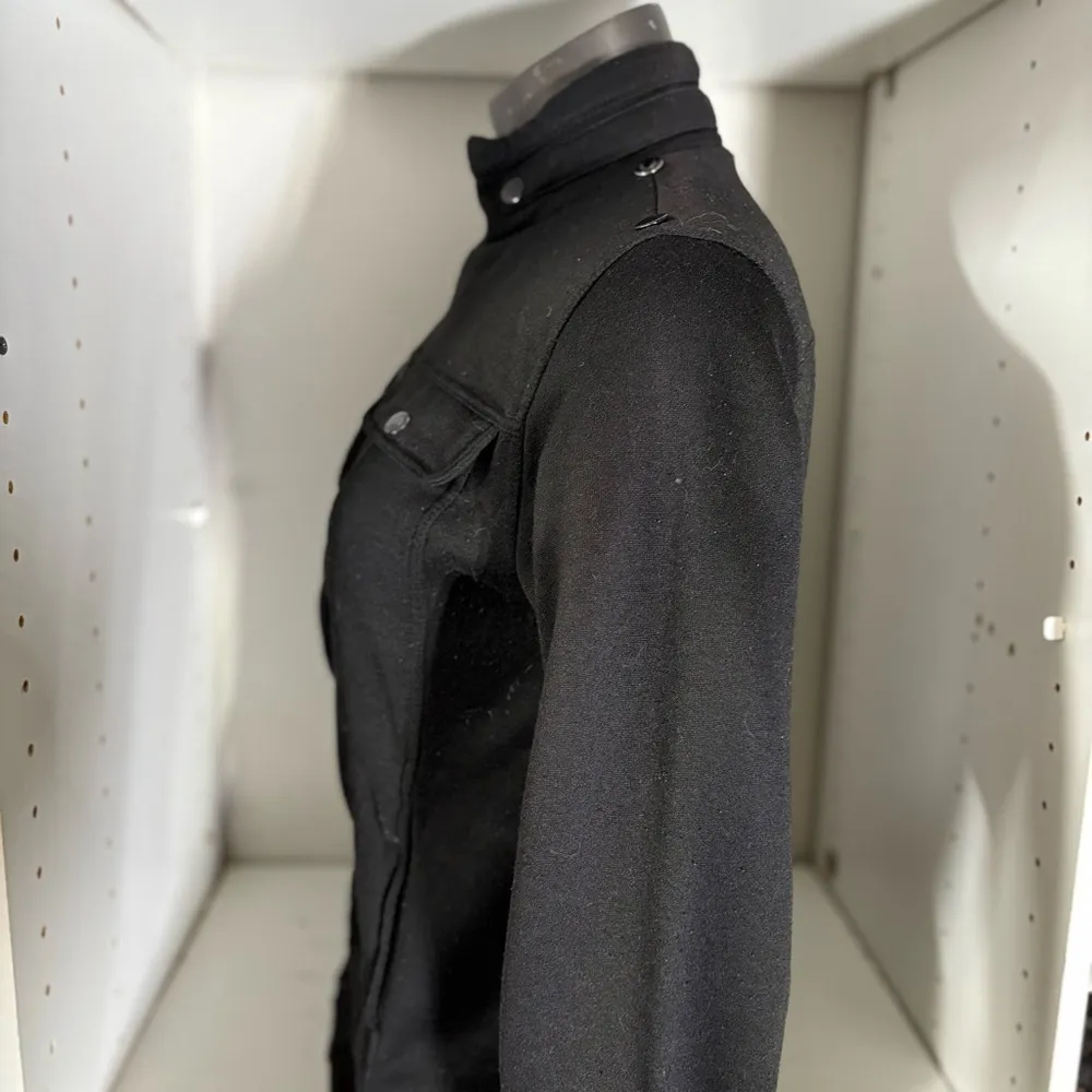 Woman’s van shibuya black jacket size smalll - Image 9