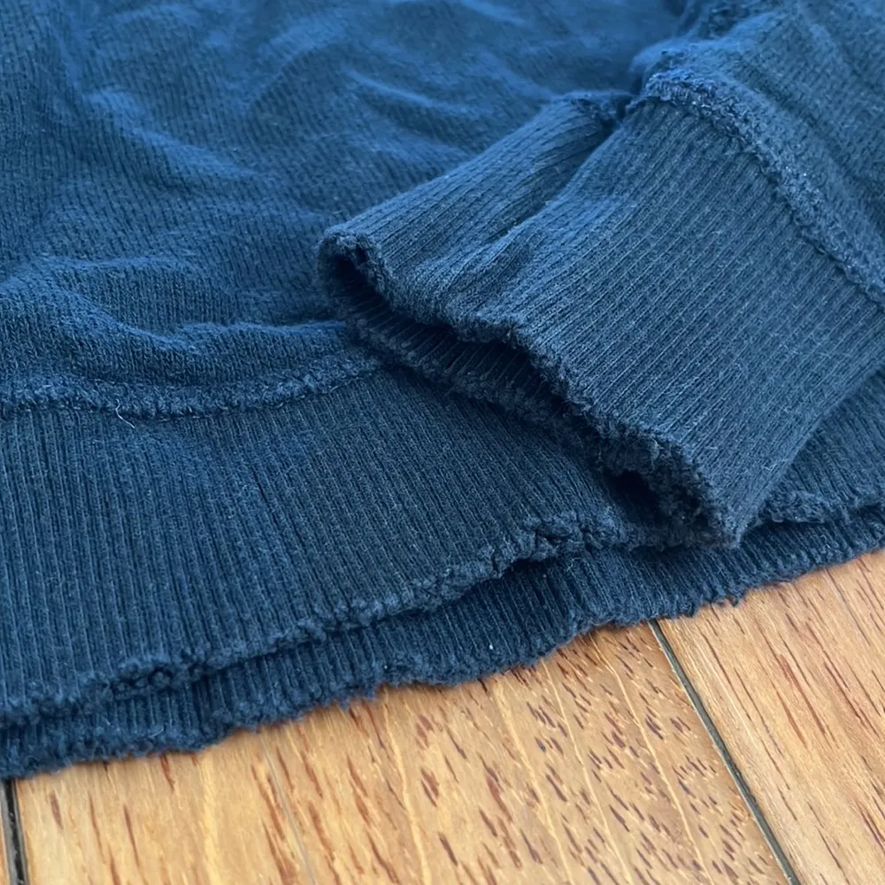 Abercrombie & Fitch | Sweatshirt Navy Blue Medium Distressed Hem - Image 4