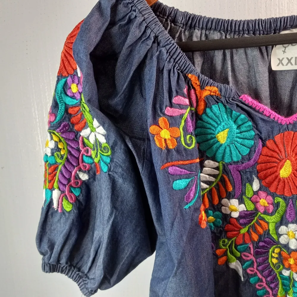QC L Mexican Embroidered Peasant Top in Denim Red Size L - Image 2