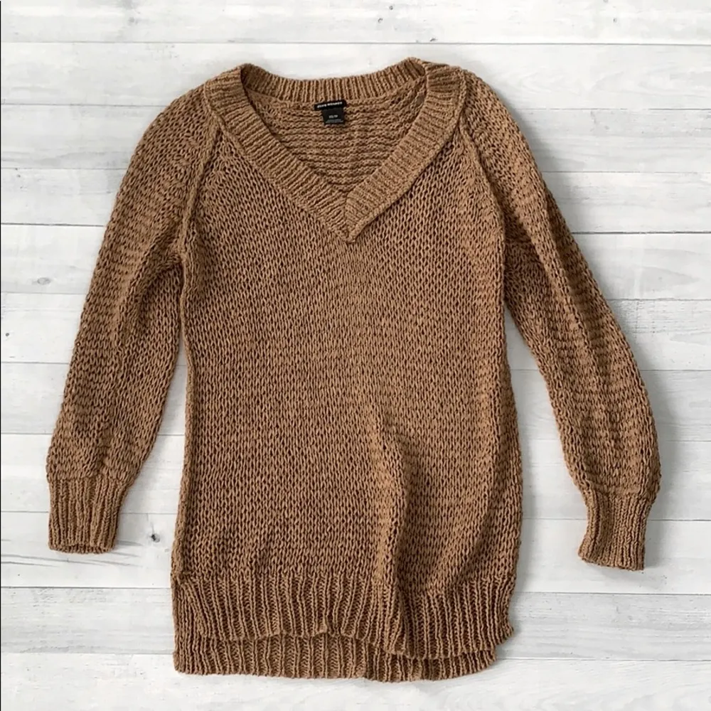 Club Monaco Woven Camel V Neck Sweater XS - Image 2