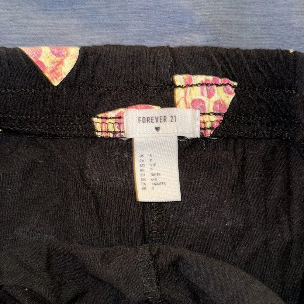 Forever 21 pizza themed pajama tshirt and short set - Image 7