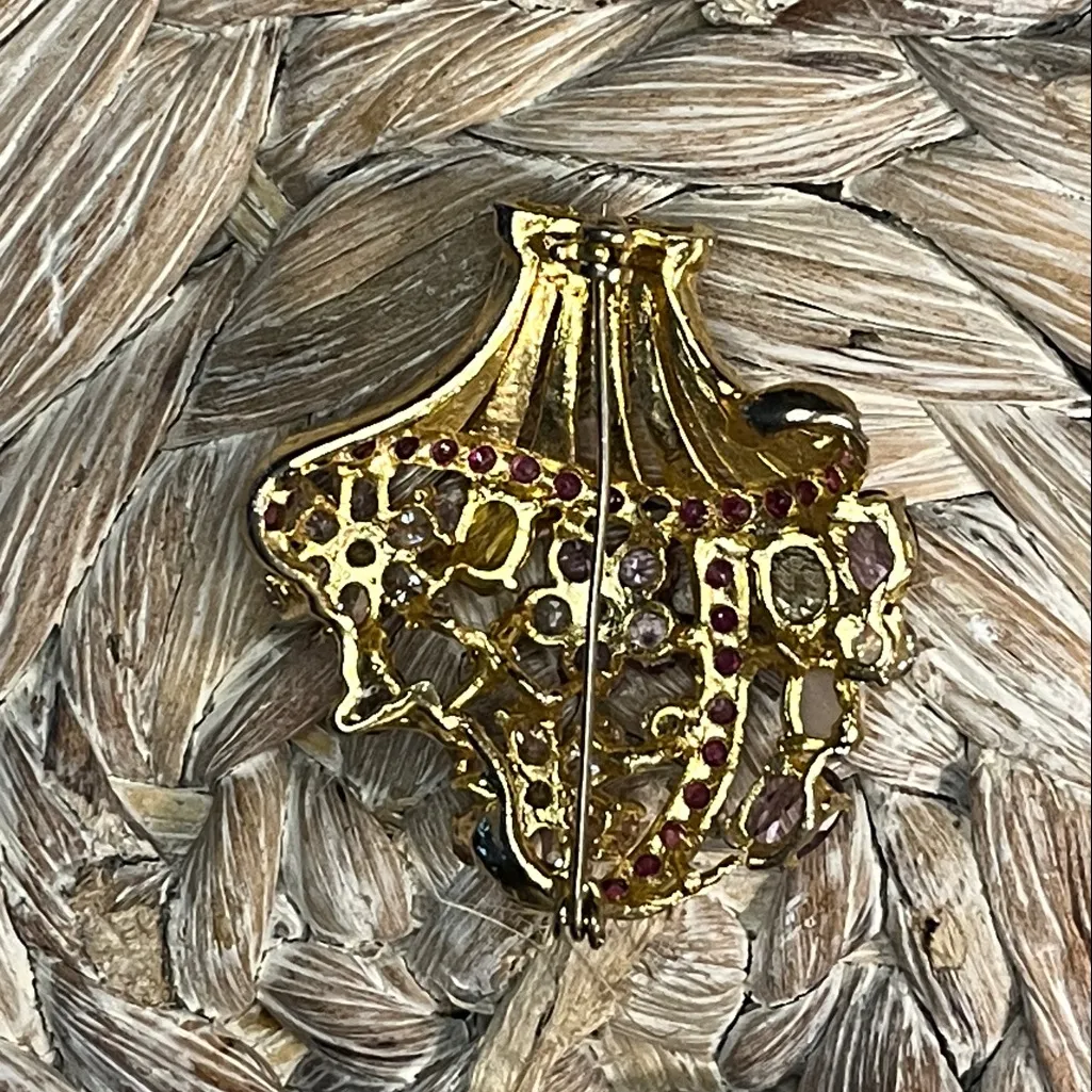Elegant Gold Tone and Shades of Purple Giardinetti Brooch - Image 4