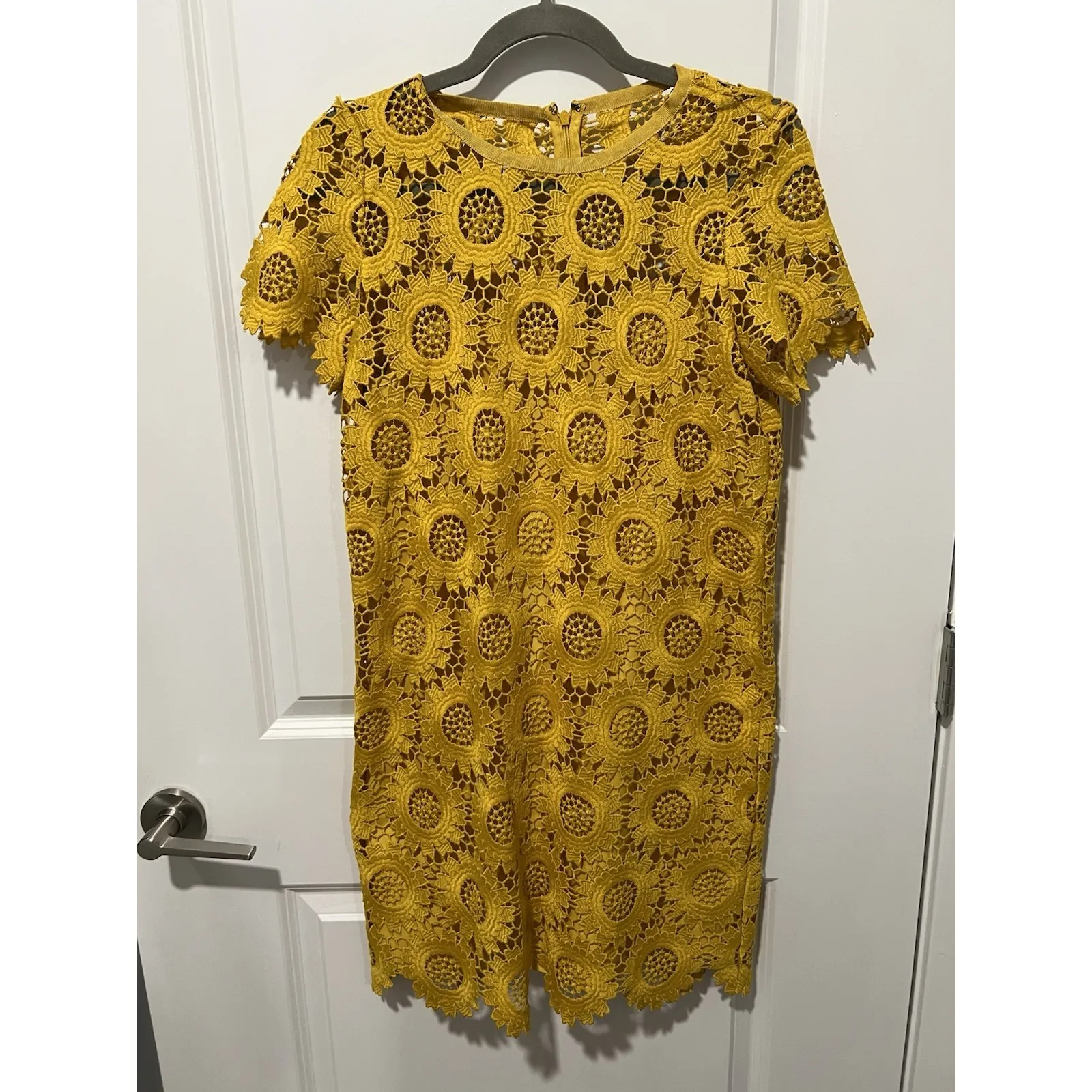 ANN TAYLOR LOFT YELLOW CROCHET SUNFLOWER SHEATH DRESS - Size‎ 4 - Image 2