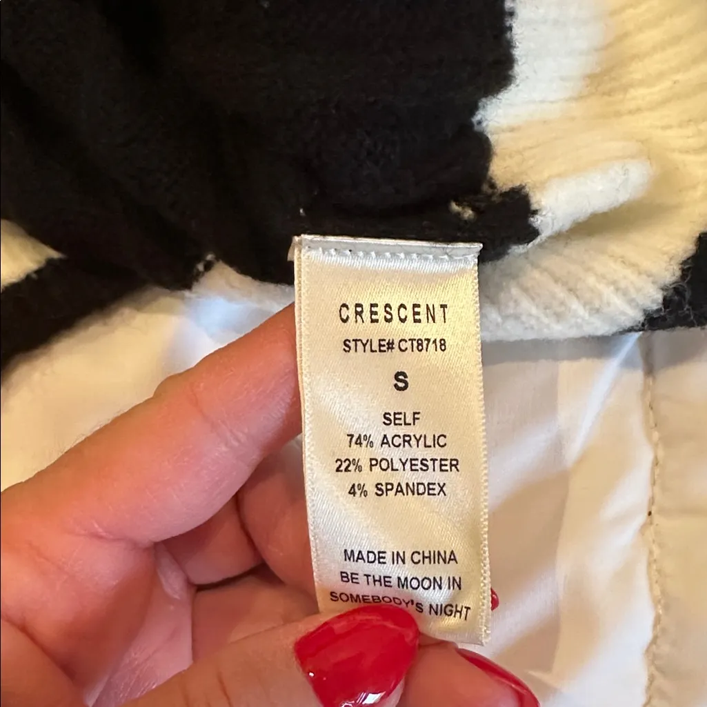 Crescent NWT  Black and Cream Cowl Neck Sweater - Image 4