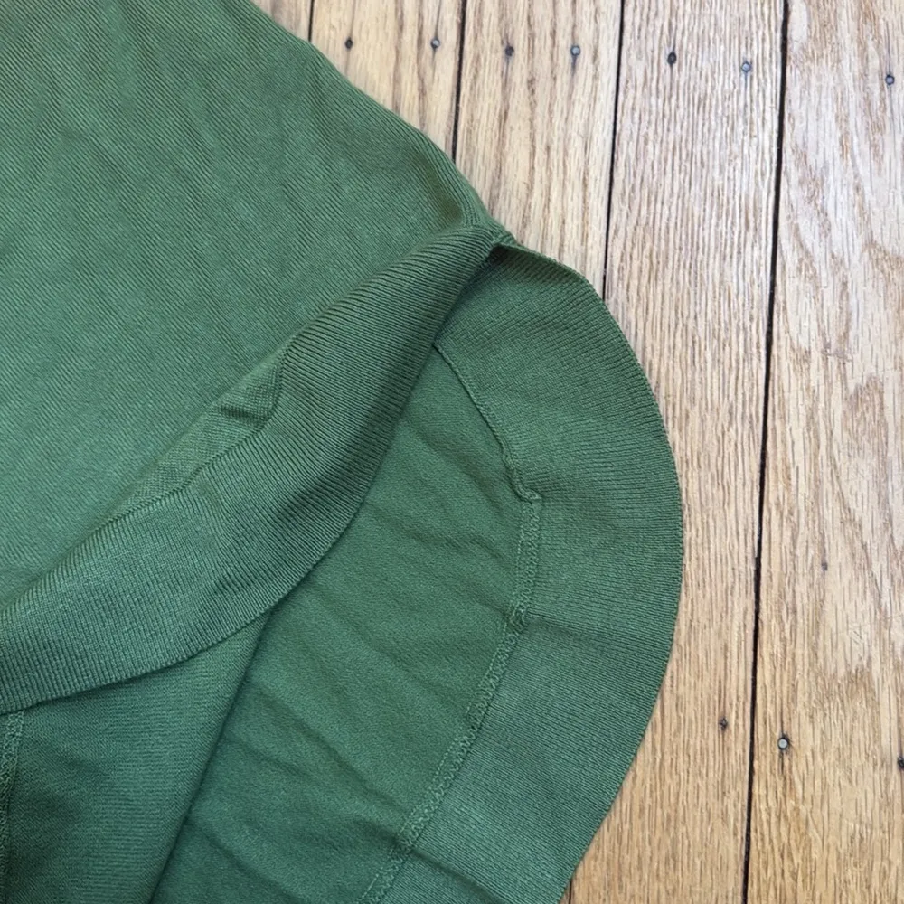 Gallery  green round split hem size medium - Image 6