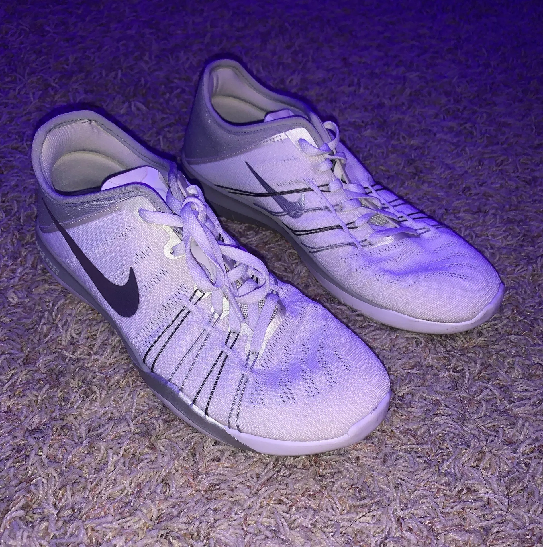 Nike Tennis Shoes - Image 2