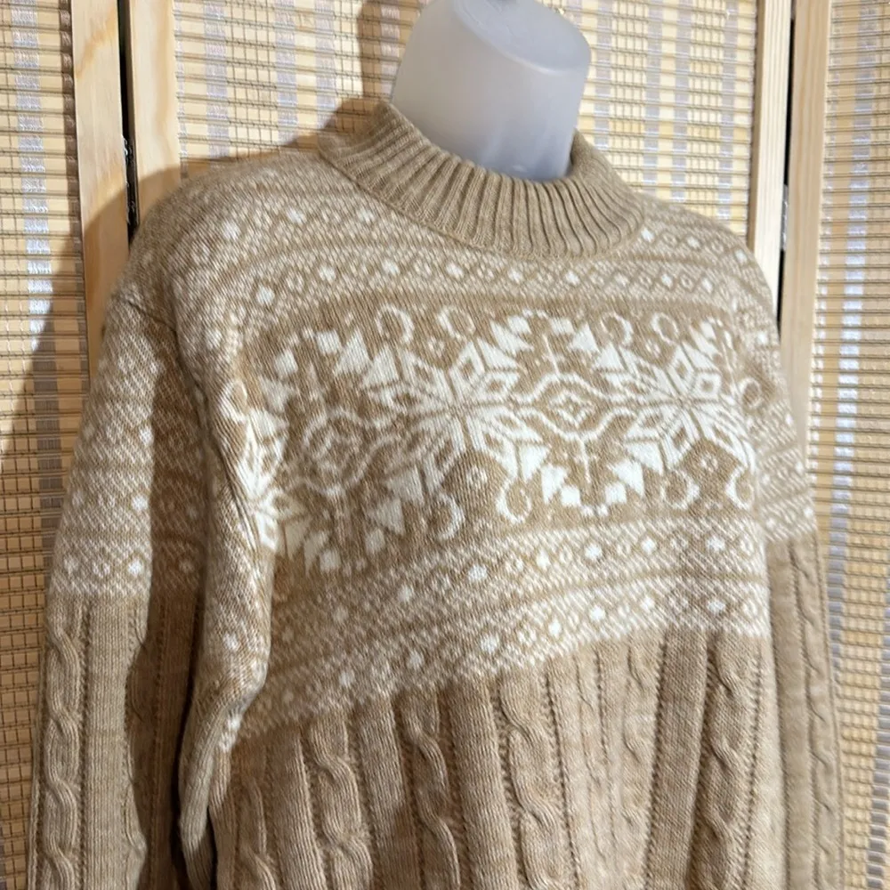 Vintage Tan White Snowflake Pattern Ribbed Braided Tight Knit Sweater Large - Image 2