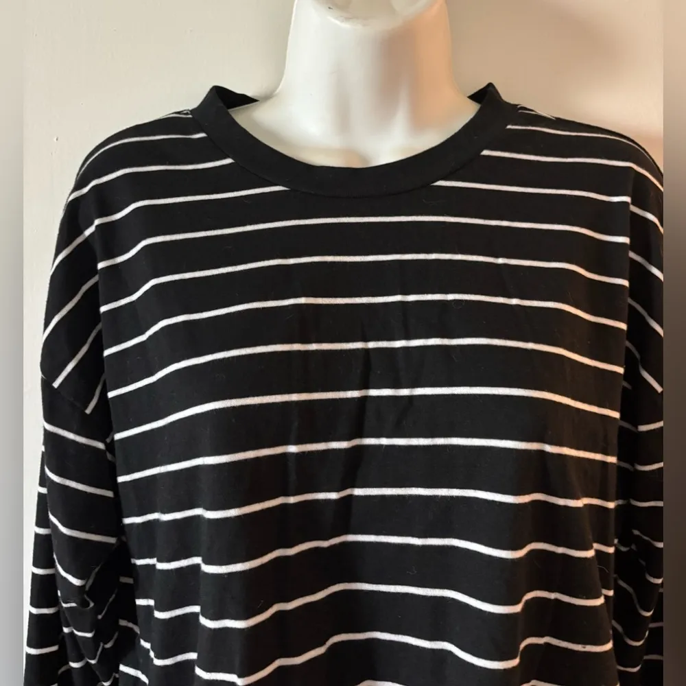 Woman’s Tie black white stripped long sleeve shirt medium - Image 8