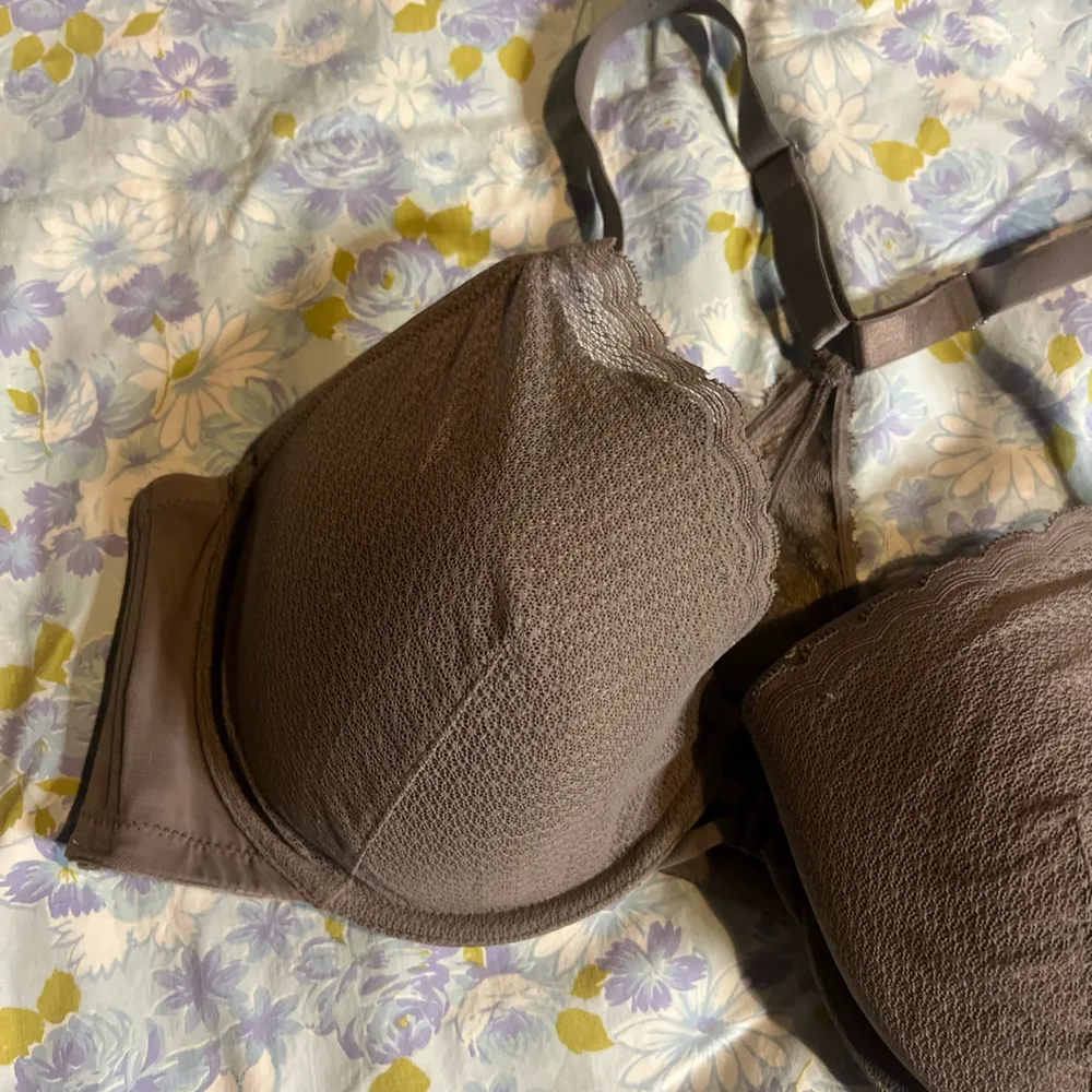 40DD grey texturized Lacey razor back adjustable straps bustier bra Size undefined - Image 2