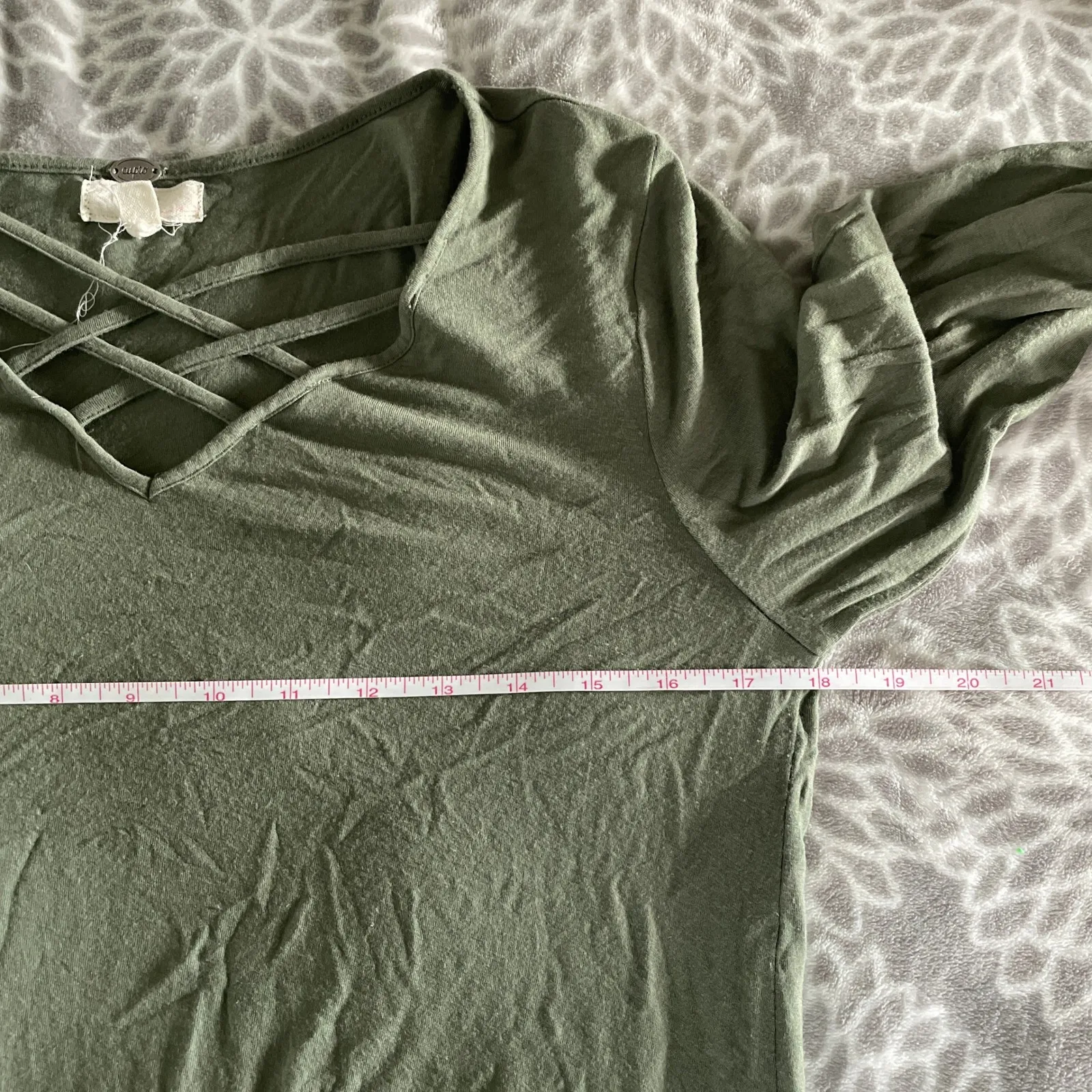 Army Green Caged VNeck Shirt Medium Long Sleeve Tunic Boho Chic Flowy Fairycore - Image 4