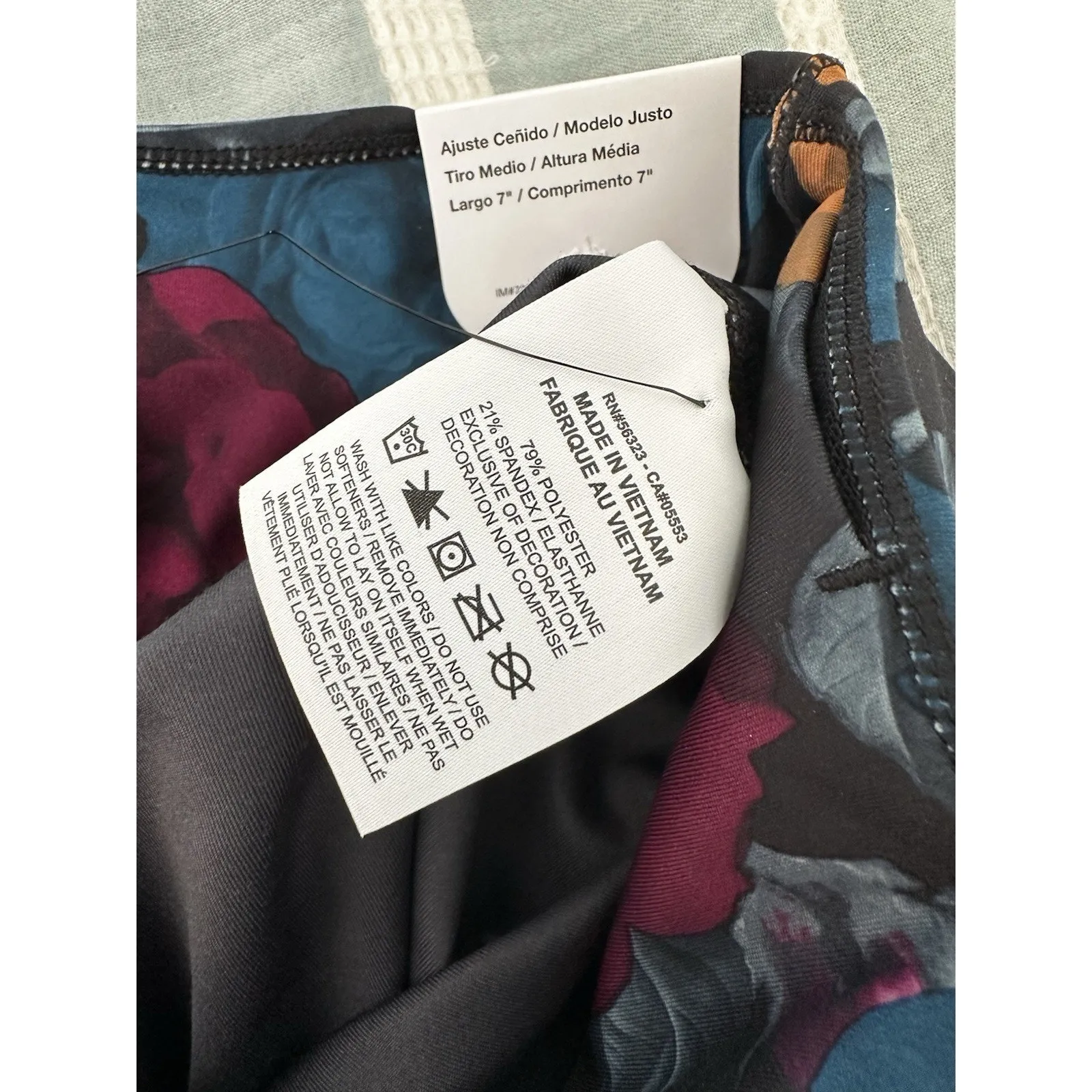 New Nike One Training Women Multi Color Rose Floral 7" Print Bike Short XXL NWT - Image 3