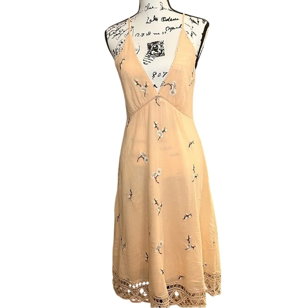 BB Dakota Haleigh Peach‎ Low Neck and Back Embroidered Midi Dress Women's Size 6 - Image 3