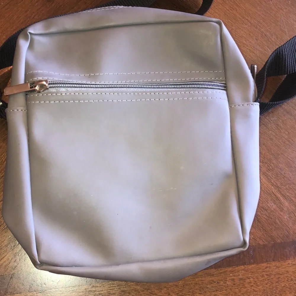 Tommy Hilfiger Y2K Blue White Red Nylon Crossbody Purse Carrying Bag - Image 5