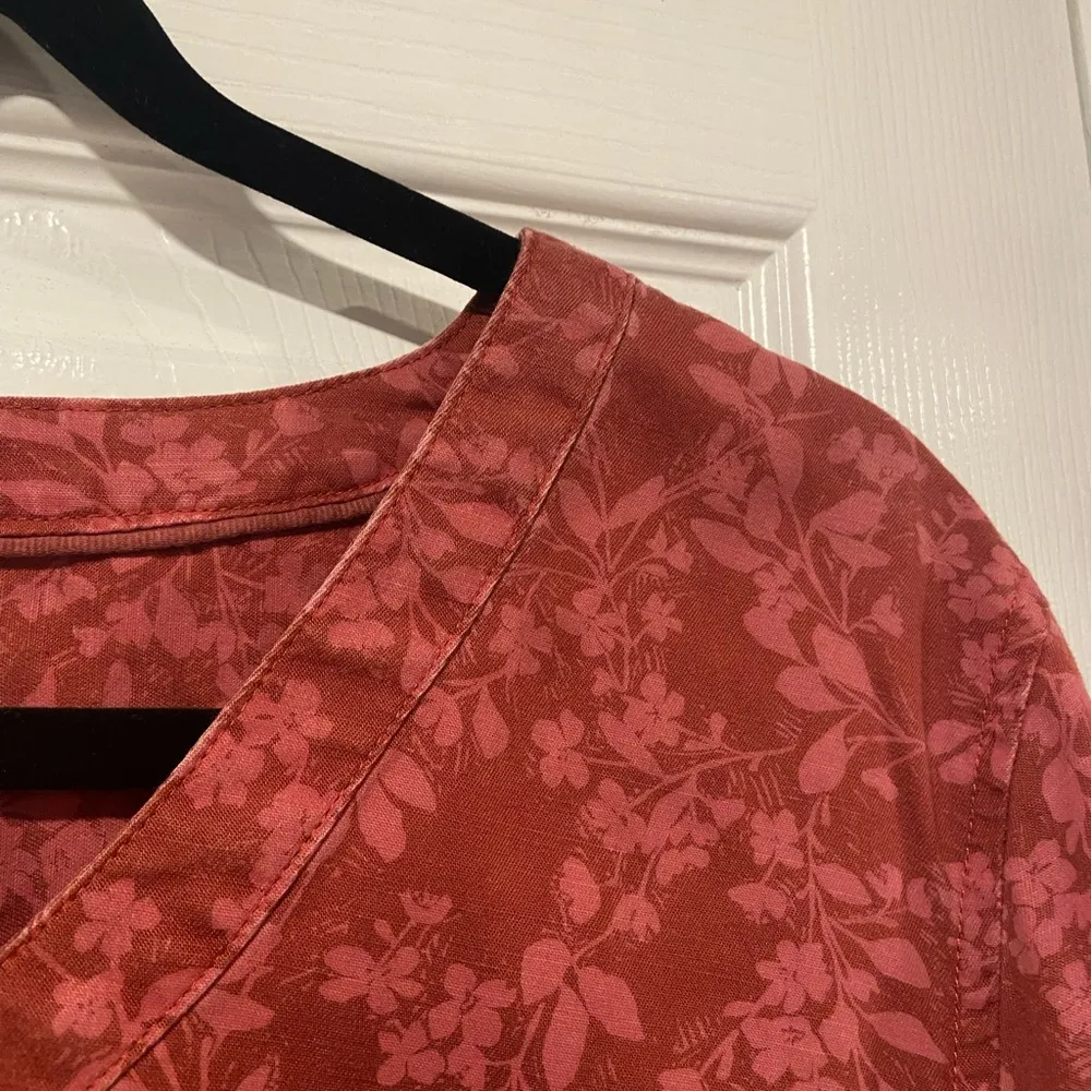 L.L. Bean Size M Pink Floral V Neck Henley Long Sleeve Pullover Cotton Blend Top Size M - Image 4