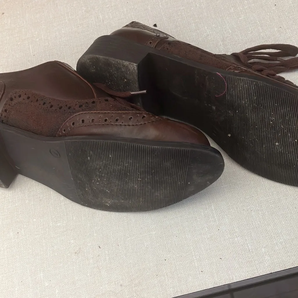 Dirty Laundry FINAL MARKDOWN  oxfords 6 1/2 - Image 2