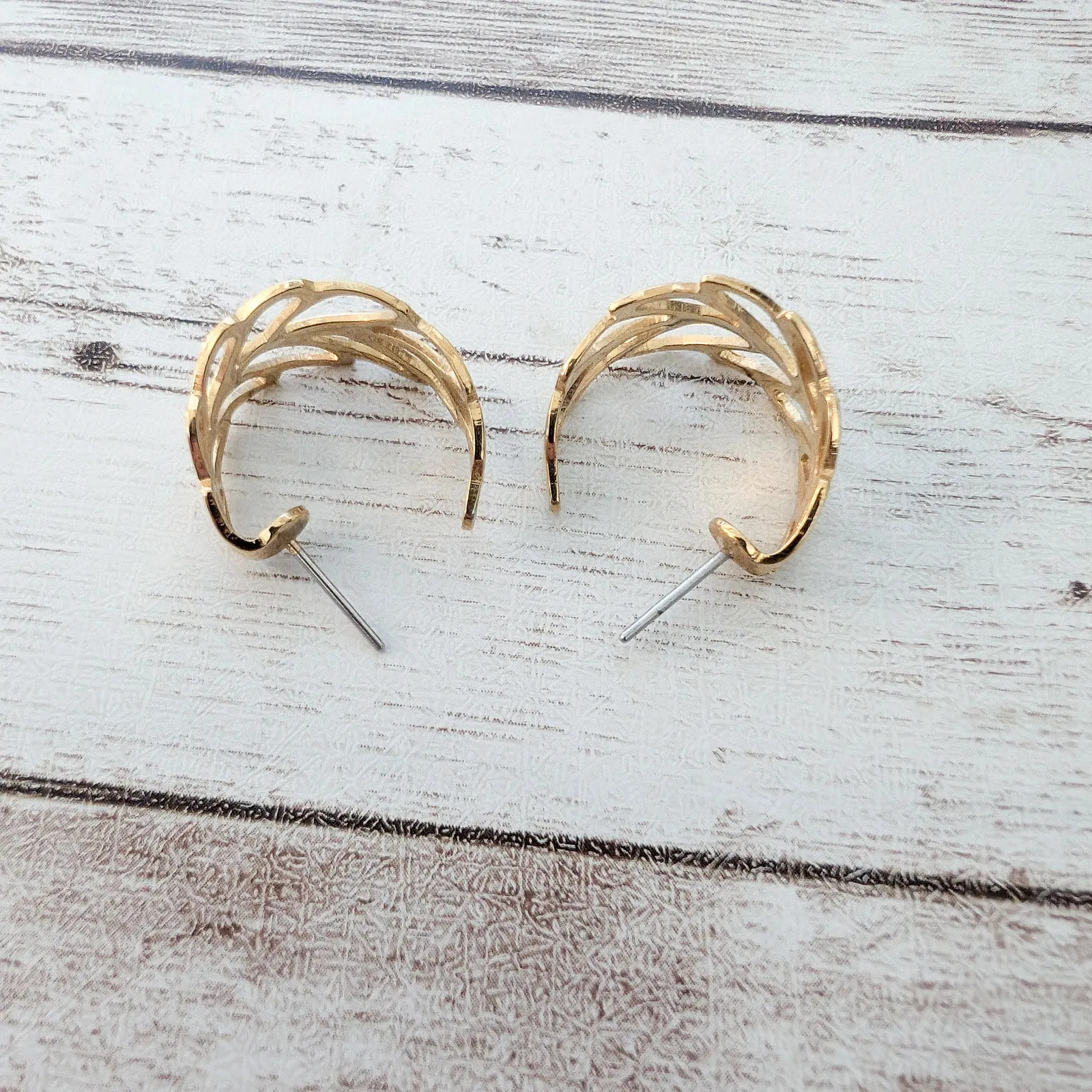 Vintage Earrings for Pierced Ears Gold Tone Pretty Cut Out Hoop Like - Image 3