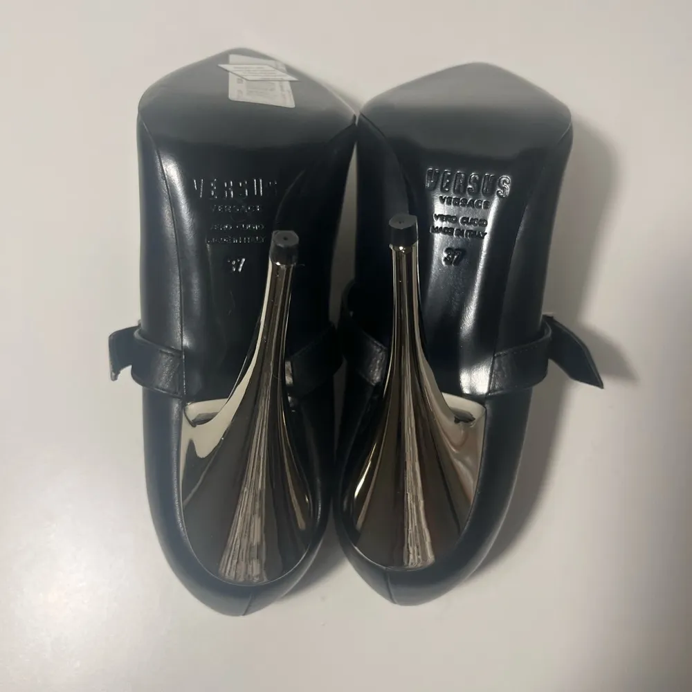 Versus Versace Silver Metallic Mary Jane Heel Pumps - Image 11