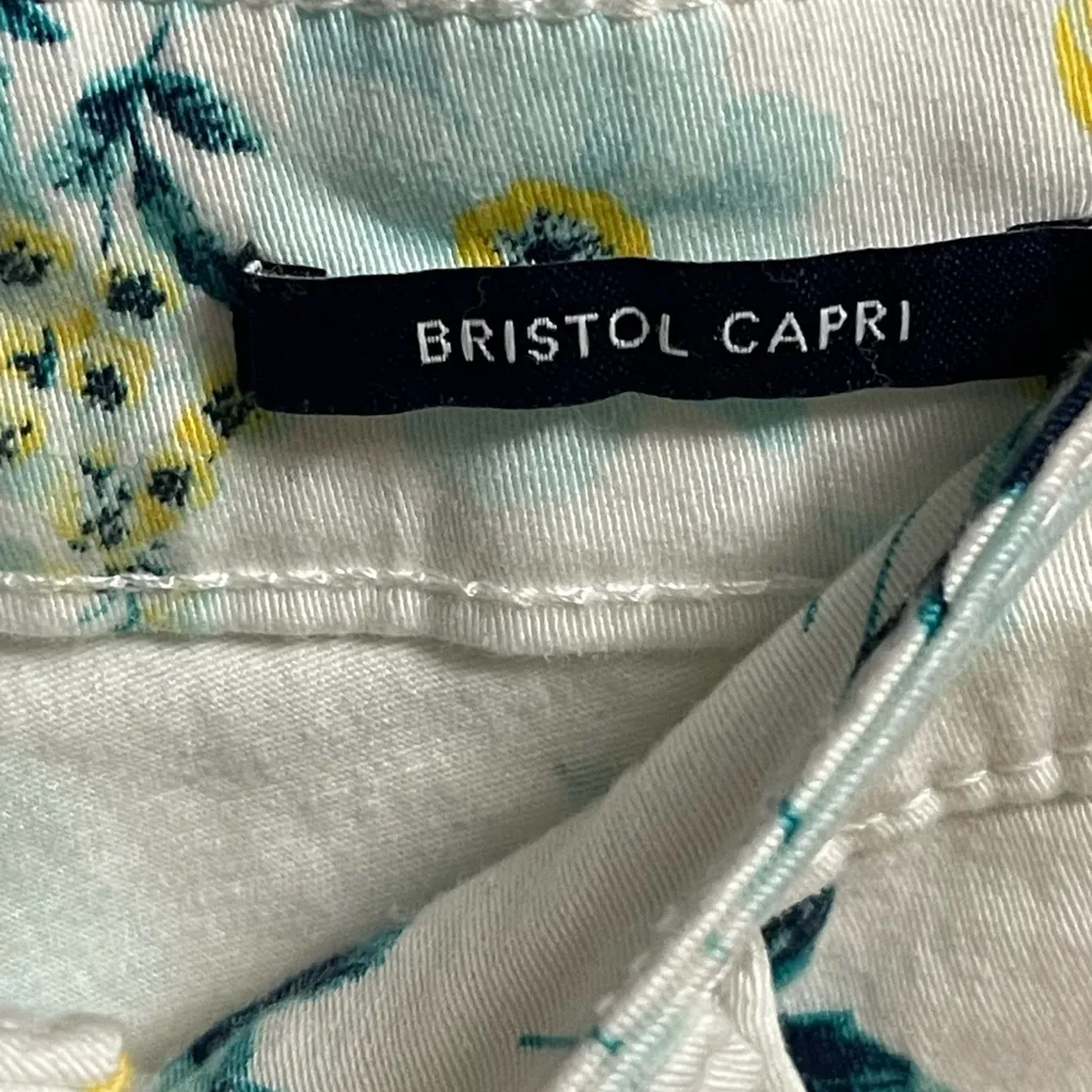 Women’s Charter Club Jean Bristol Capri White Teal Blue Flora Flowers Sz 6 NWOT - Image 4