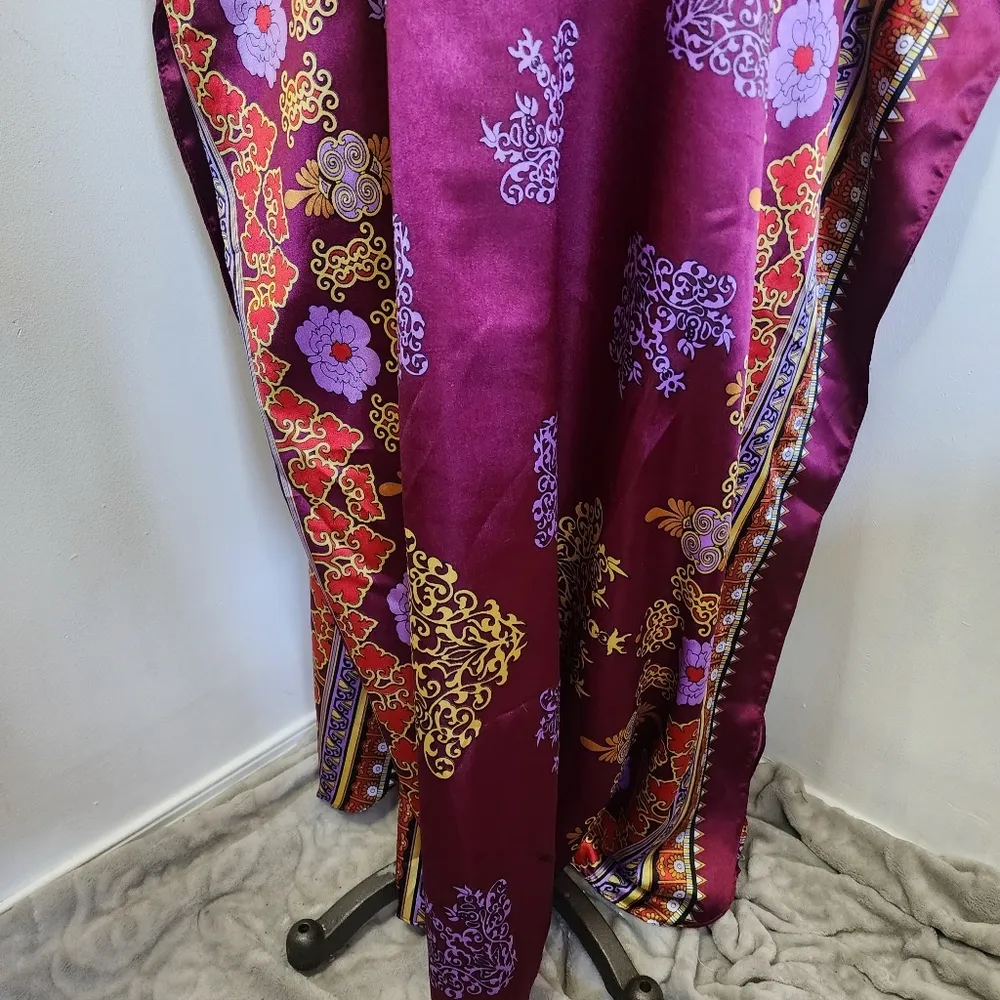 Winlar Burgundy Floral Satin Long Caftcan Purple Size undefined - Image 4