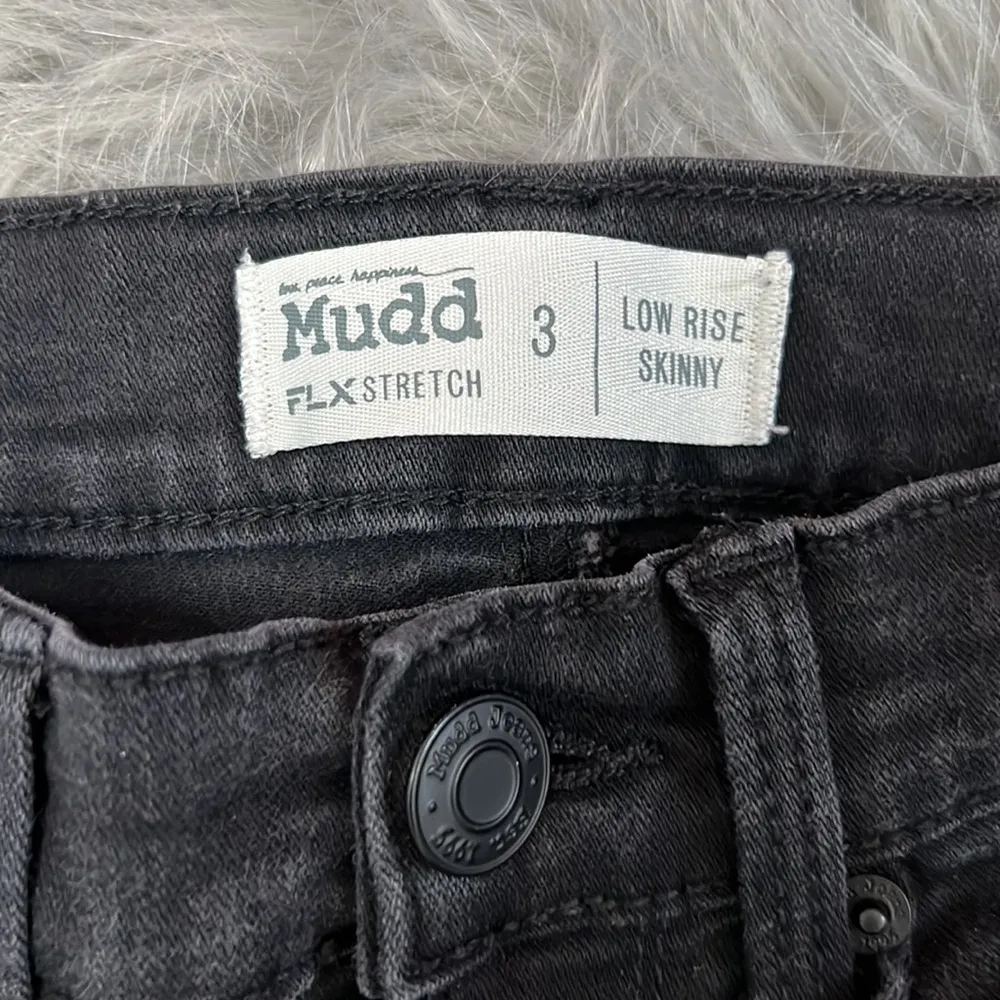 EUC Mudd Low Rise Skinny Distressed Jeans sz 3 - Image 2