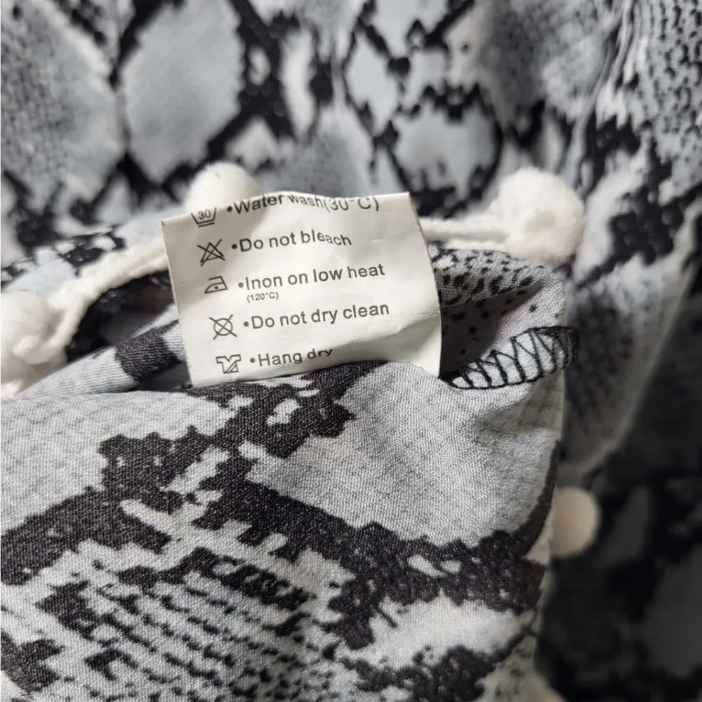 Adreamly Snake Print Coverup with Pom Pom Trimming in Grey/Black/White Size XL - Image 7