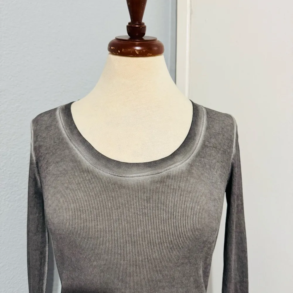 Rock & Republic Gray Y2K Fitted Ribbed Long Sleeve Angel Wings‎ Tee Size S - Image 3