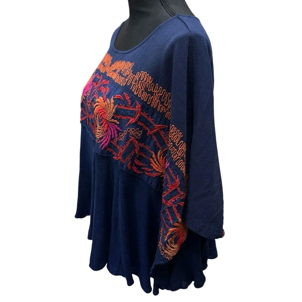 Free People Size Medium Beautiful Bold Embroidered‎ Love Letter Top Tee - Image 4