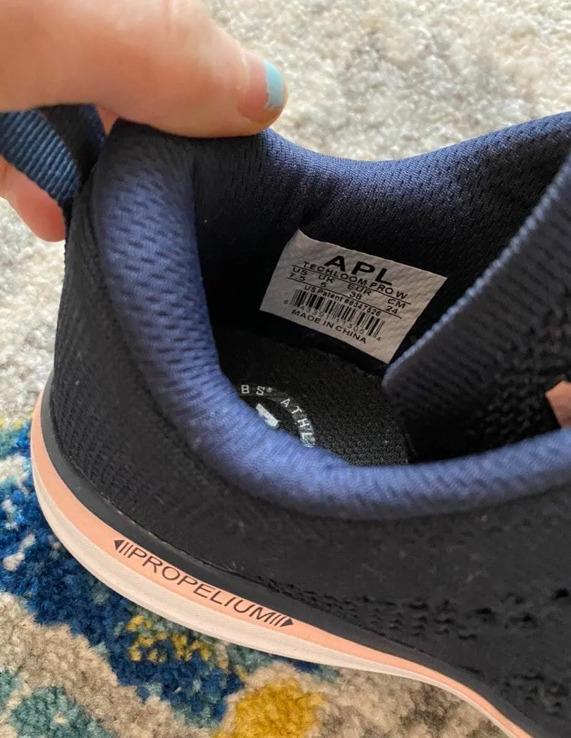 Revolve APL sneakers Navy Light Pink - Image 5